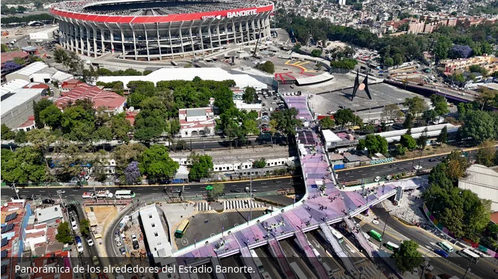 Grupo de aficionados de América despliega pendones en el recinto Banorte antes del cotejo amistoso entre México y Portugal