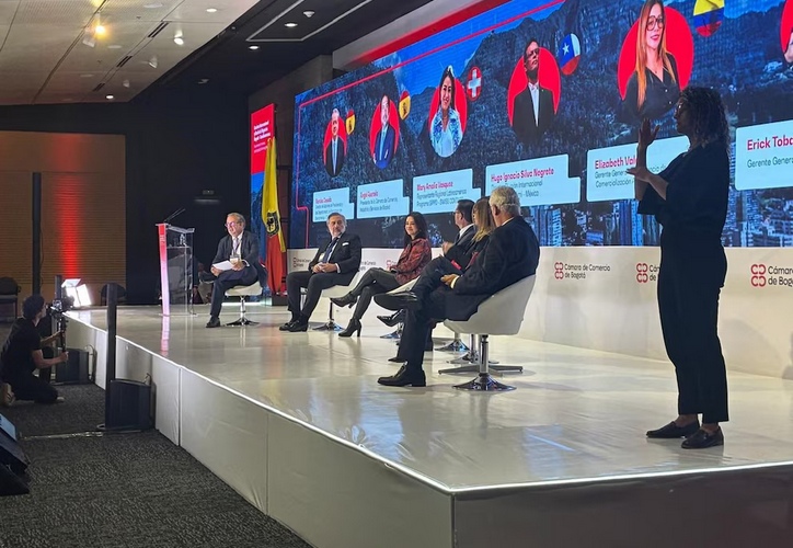 Sheinbaum privilegia viaje a China para cumbre APEC y evalúa participación en encuentro iberoamericano en Madrid