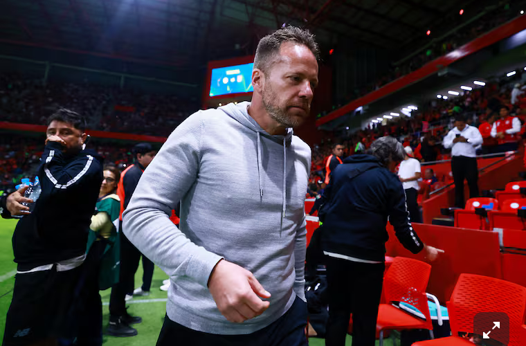 Entrenador de LAFC tilda de ‘payaso’ a Antonio Mohamed tras goleada de Toluca en semifinal continental