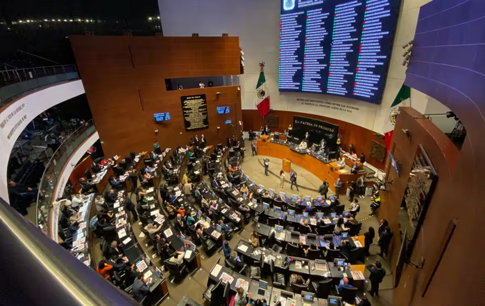 Senadores oficialistas aprueban reforma electoral que anula comicios por interferencia internacional y establece comisión de integridad