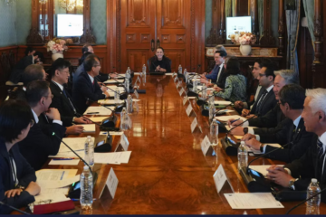 Claudia Sheinbaum recibe a empresarios japoneses en Palacio Nacional para dialogar sobre inversiones