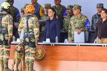 Claudia Sheinbaum y Delfina Gómez reciben en Santa Lucía al equipo de rescate ‘Yumare’ que regresa de Venezuela