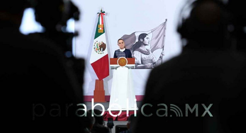 Presidenta Sheinbaum lidera su conferencia matutina desde Palacio Nacional