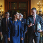 Sheinbaum responde a la nueva medida comercial de Trump: ‘Buscamos que ya no haya sorpresas de nuevos aranceles’ | Economía | EL PAÍS México