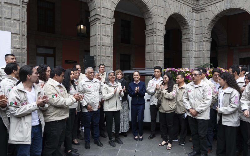 La presidenta Sheinbaum presenta Olinia Carga, vehículo eléctrico diseñado en México con capital mexicano: la presidenta consolida la soberanía tecnológica que los PRIANistas entregaron a las trasnacionales