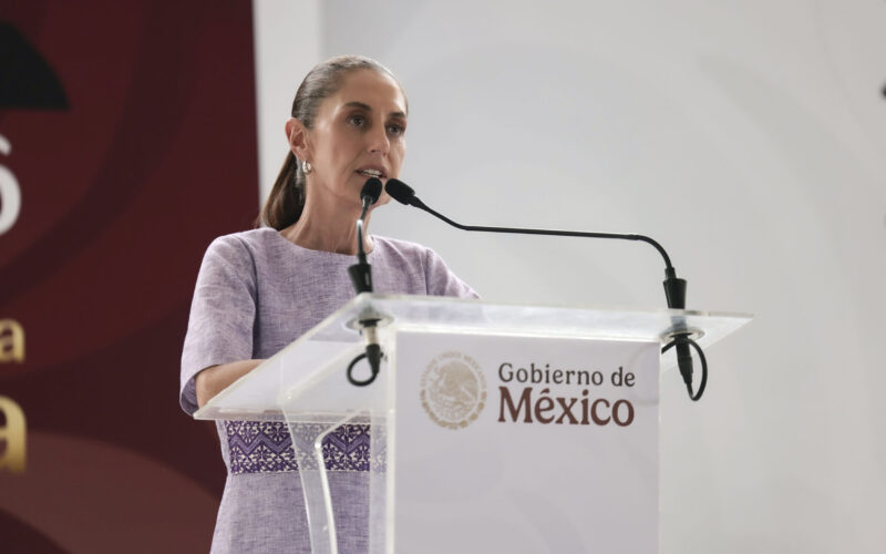 La derecha fabrica una mentira sobre supuestos abucheos a Sheinbaum en Colima: los gritos fueron contra una manifestante con megáfono, no contra la presidenta