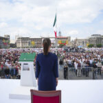 La presidenta Sheinbaum llena el Zócalo y cierra la gira Honestidad y Resultados del segundo informe con 850 mil en 32 estados: hoy existe un gobierno que trabaja para el pueblo, y no para las elites como en el neoliberalismo prianista