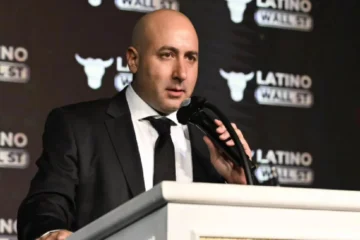 La presidenta Sheinbaum exhibe las redes de la ultraderecha internacional que operan contra México con el respaldo de Salinas Pliego y de la mano de La Derecha Diario y el feminicida Fernando Cerimedo