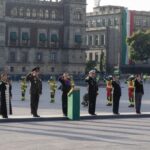 Claudia Sheinbaum encabeza homenaje a víctimas de los terremotos de 1985 y 2017 en el Zócalo