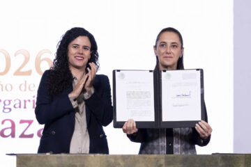 La presidenta Sheinbaum firma el decreto de nacionalidad única para quien quiera gobernar México: “sólo puede ser mexicano”, un candado que el PRIAN llamó retroceso solo porque ya no van a poder seguir robando y después huir