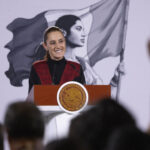 La presidenta Sheinbaum blinda a la niñez en internet con un decreto y desafía al bloque conservador: que digan si están en contra de borrar las cuentas que incitan la violencia escolar