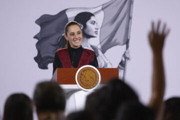 La presidenta Sheinbaum blinda a la niñez en internet con un decreto y desafía al bloque conservador: que digan si están en contra de borrar las cuentas que incitan la violencia escolar