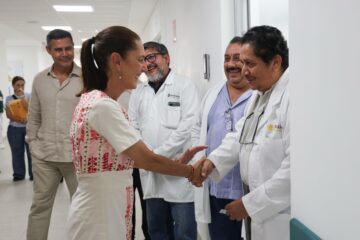 Sheinbaum le cumple al pueblo y a las y los trabajadores del IMSS: 47 equipos médicos a 39 hospitales del IMSS en 19 estados, lo que el PRIAN dejó pendiente durante 36 años de abandono deliberado