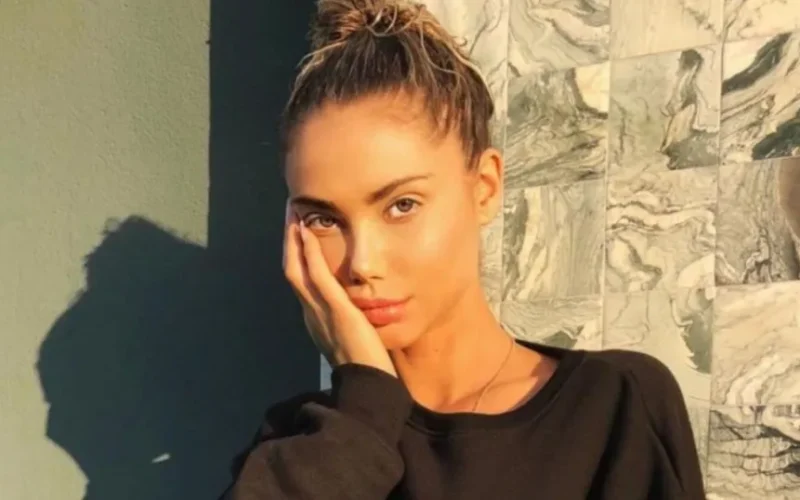 Fallece la modelo Sahara Ray a los 34 años tras haber sido madre recientemente