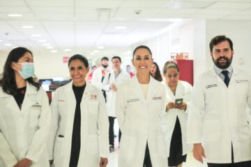 Sheinbaum le cumple al pueblo y a las y los trabajadores del IMSS: 47 equipos médicos a 39 hospitales del IMSS en 19 estados, lo que el PRIAN dejó pendiente durante 36 años de abandono deliberado