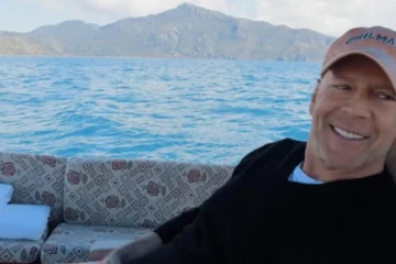 Comparte Emma Heming nueva fotografía de Bruce Willis para sensibilizar sobre la demencia frontotemporal