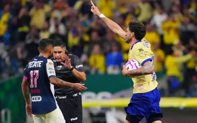 Rayados impugnará actuación de Óscar Mejía tras polémica en duelo contra el América